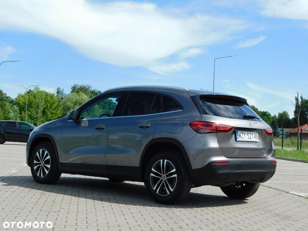 Mercedes-Benz GLA - 8