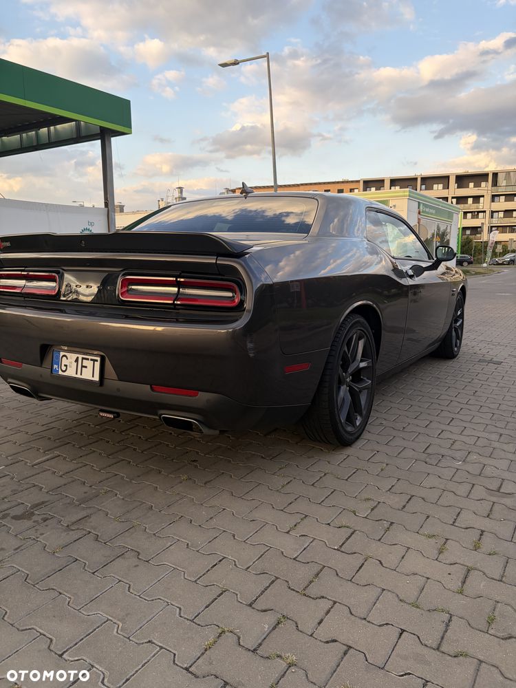 Dodge Challenger - 25