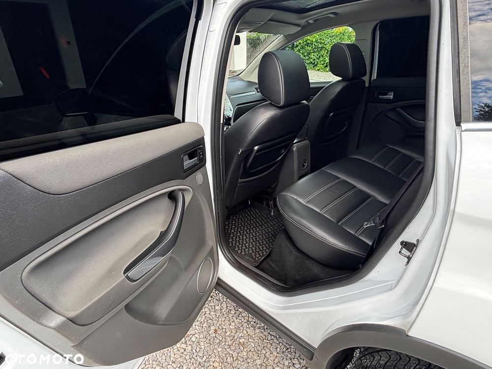 Ford Kuga 2.5 4x4 Titanium - 22