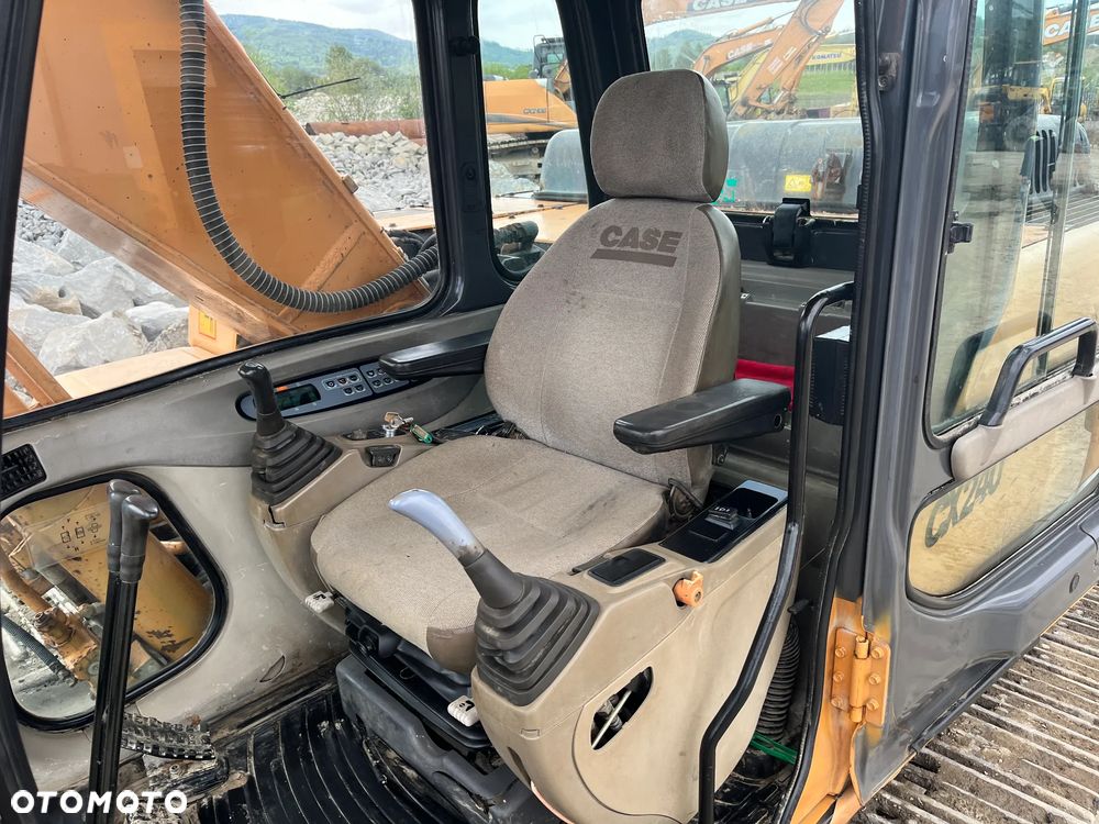 Case CX240 - 18