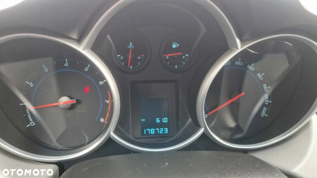Chevrolet Cruze - 16