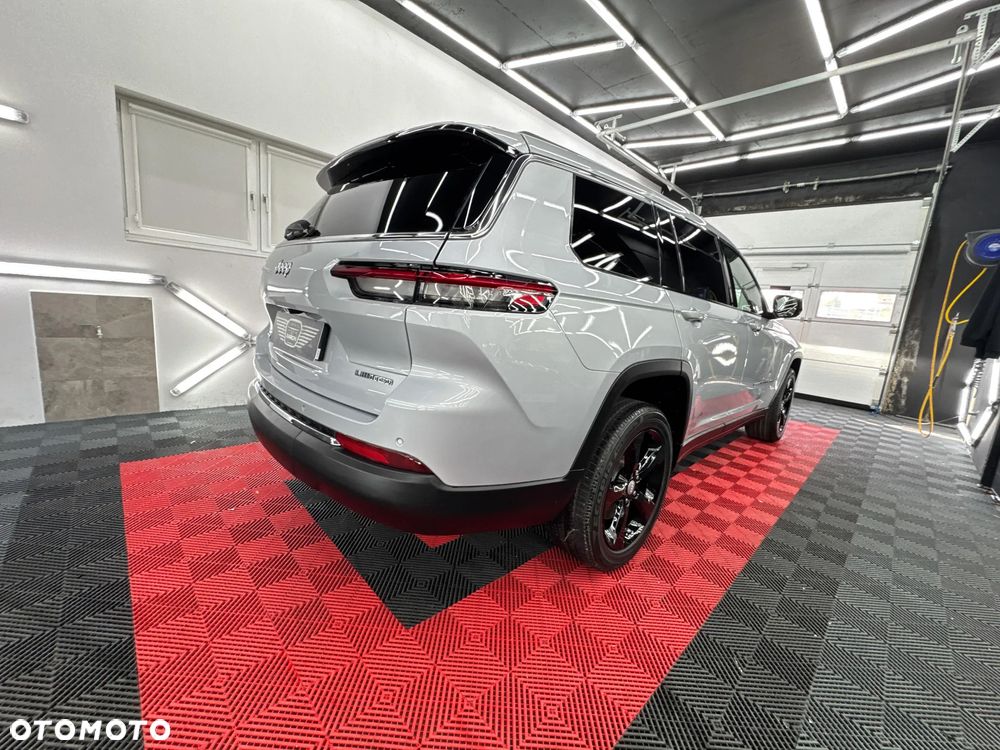 Jeep Grand Cherokee - 25