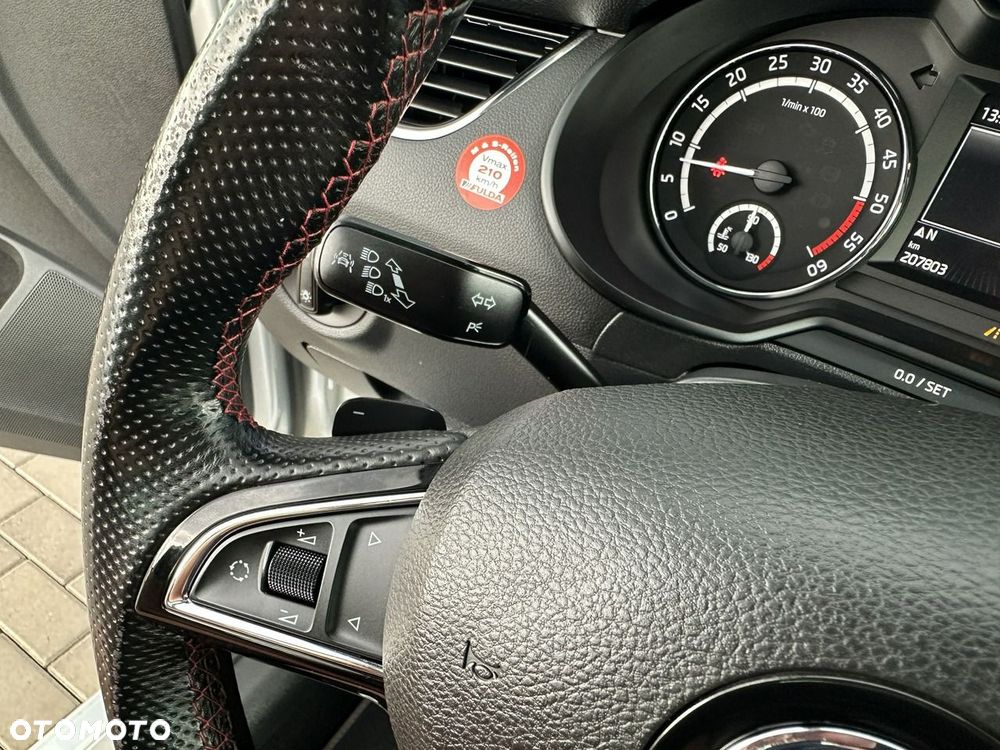 Skoda Octavia 2.0 TDI DSG RS - 18