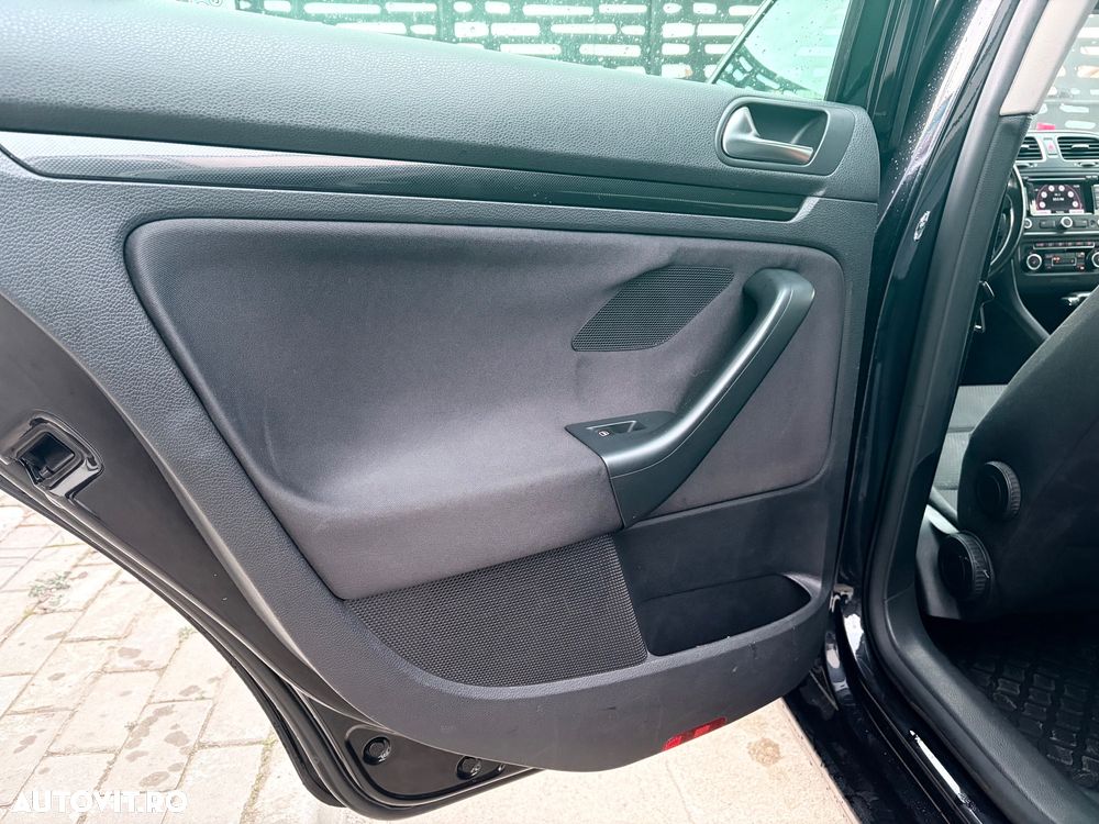 Volkswagen Golf - 22