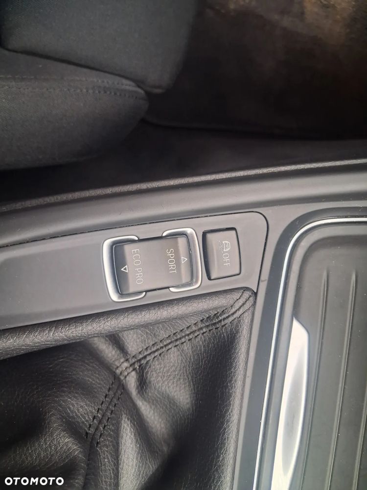 BMW Seria 3 318d Sport Line - 25