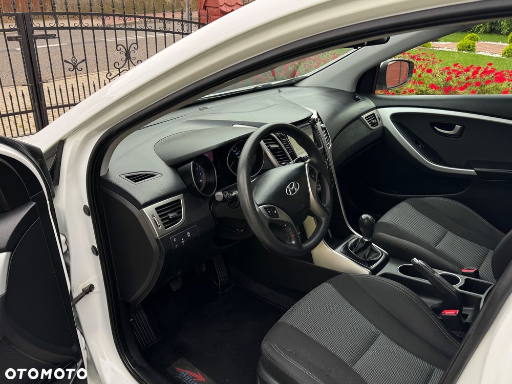 Hyundai i30 blue 1.4 - 10