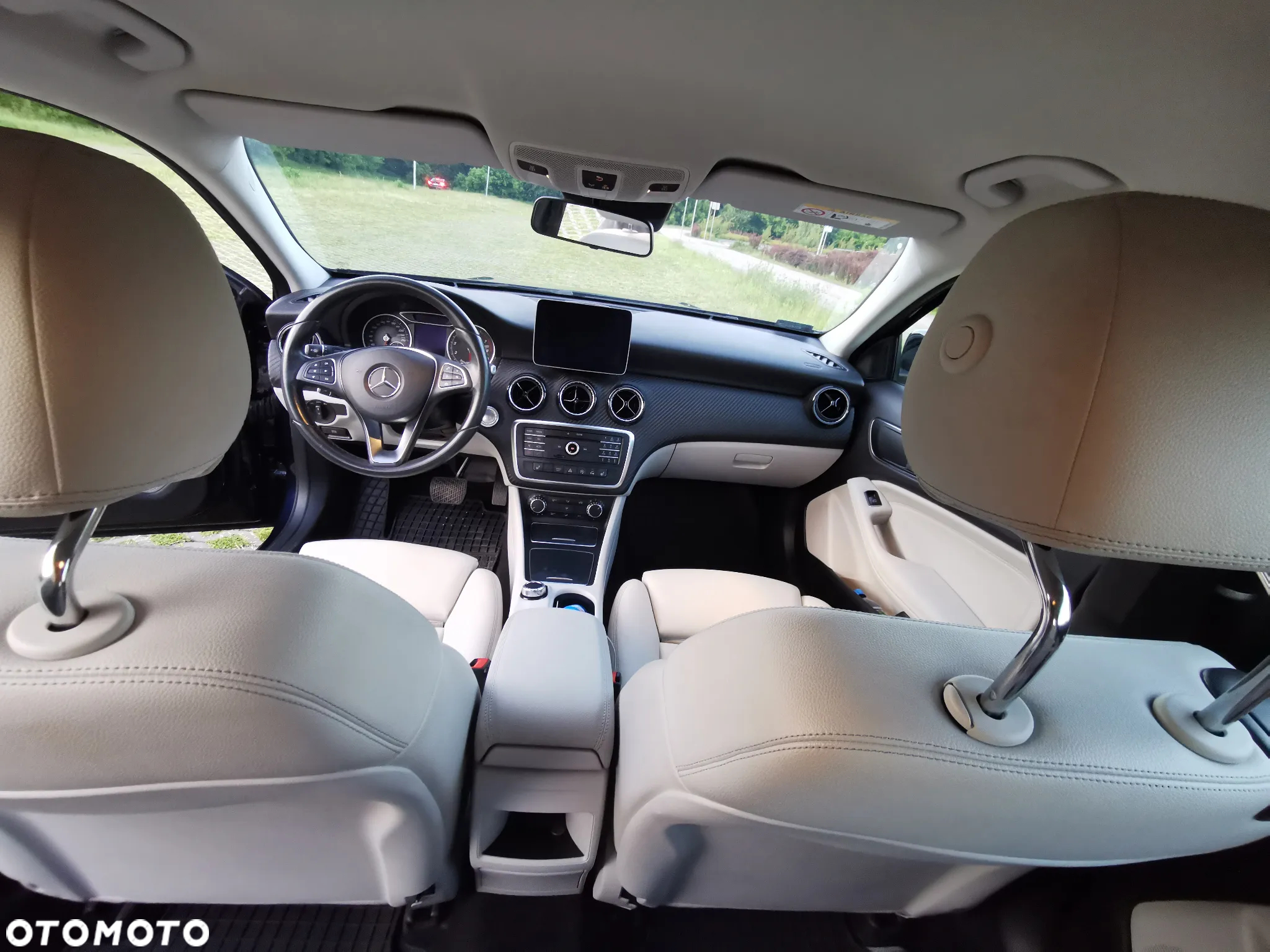 Mercedes-Benz GLA 200 7G-DCT - 17