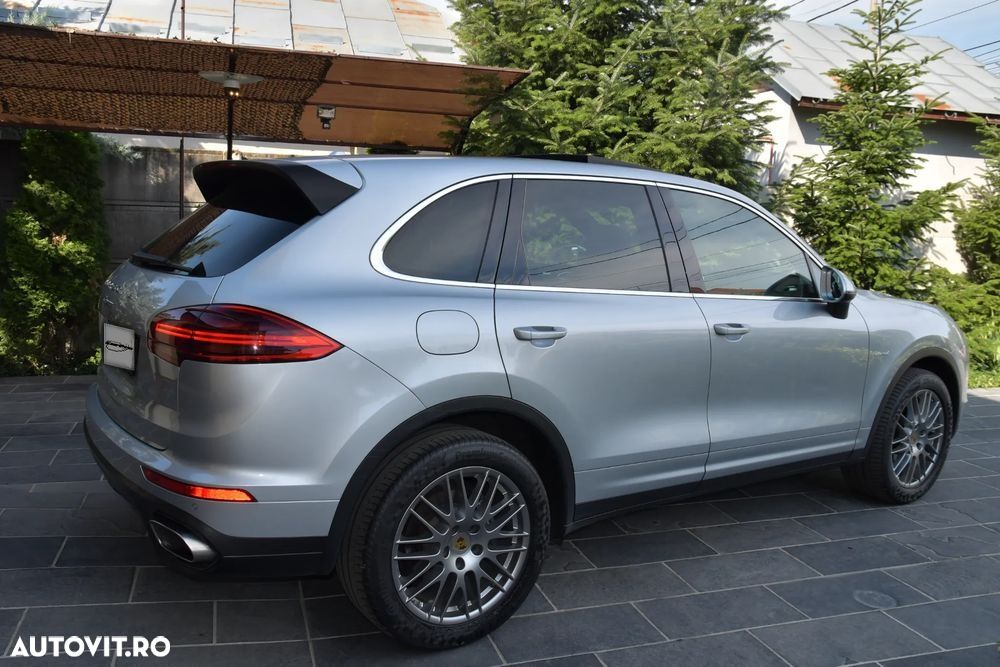 Porsche Cayenne - 5