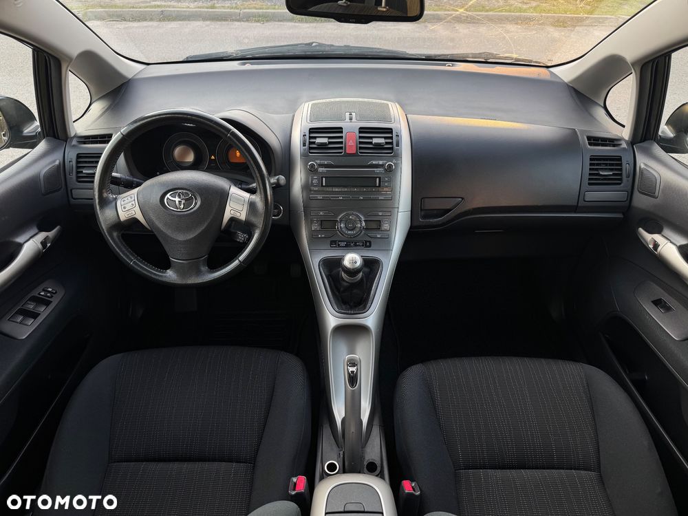 Toyota Auris 1.6 VVT-i Executive - 13