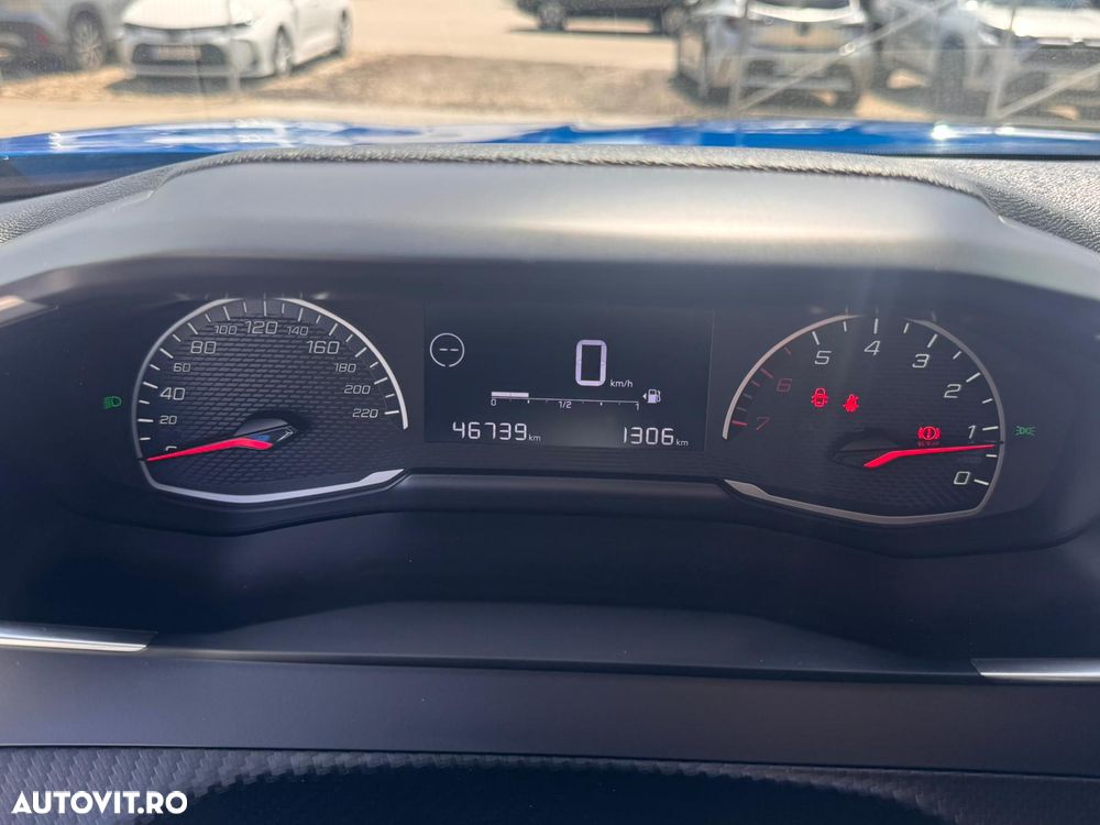 Peugeot 2008 1.2 L PureTech STT Allure - 12