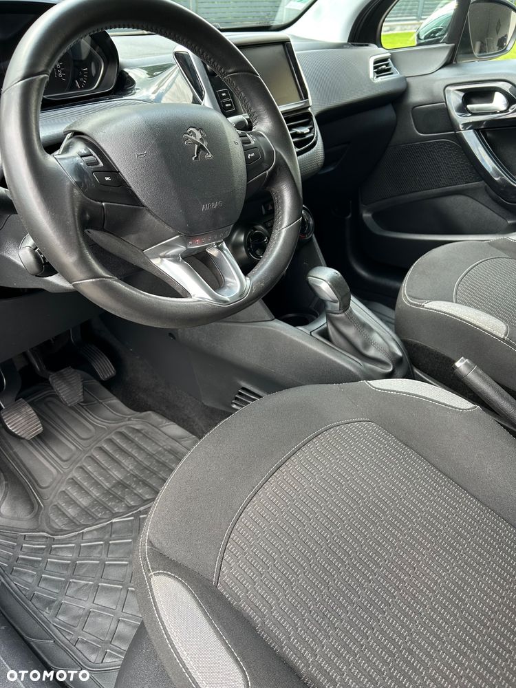 Peugeot 208 - 14