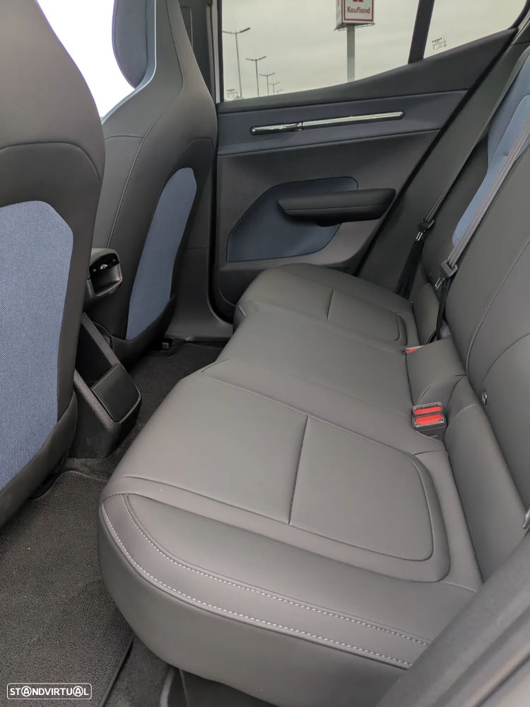 Volvo EX30 Single Motor Extended Range RWD Ultra - 18