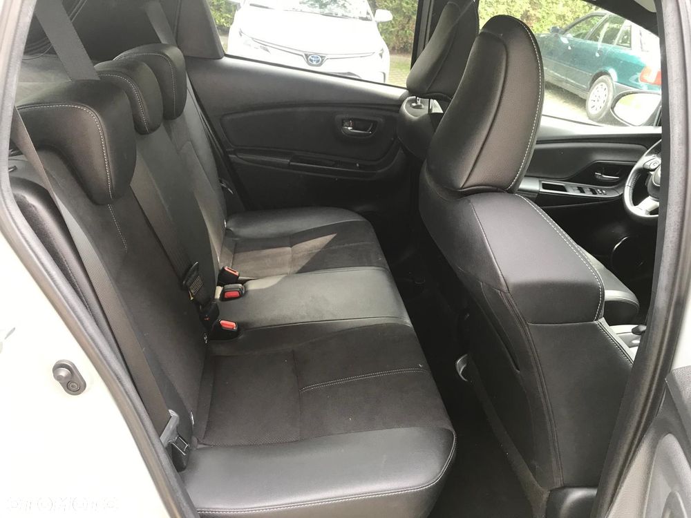 Toyota Yaris Hybrid 100 GR Sport - 12