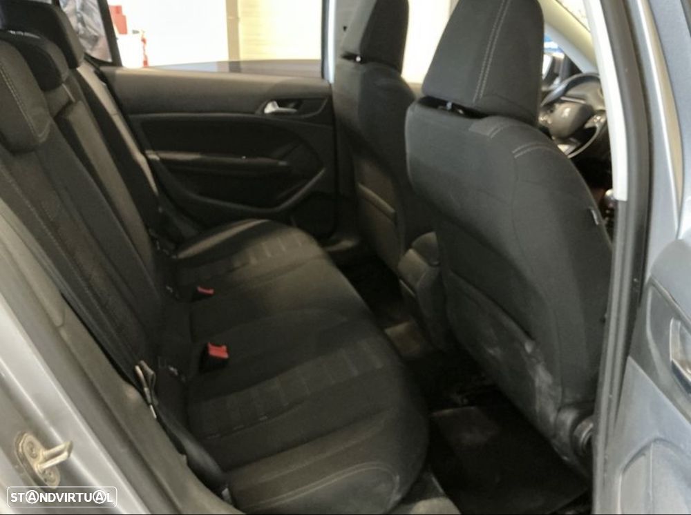 Peugeot 308 1.2 PureTech Allure J17 - 10