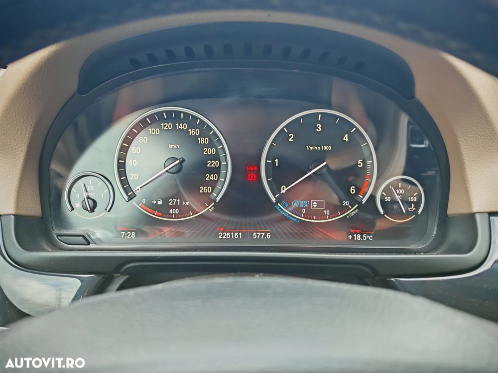 BMW Seria 5 520d Touring - 13