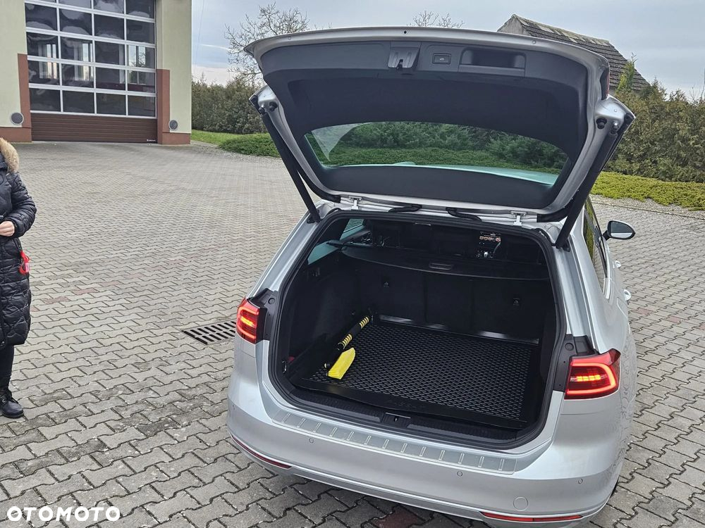 Volkswagen Passat - 12