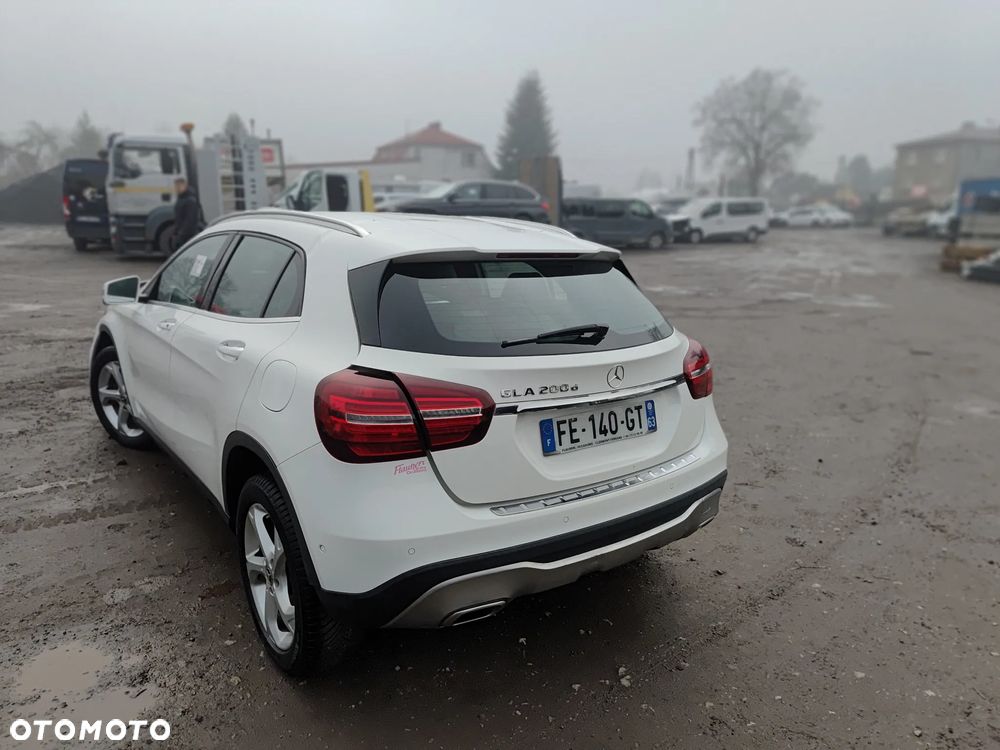 Mercedes-Benz GLA - 20