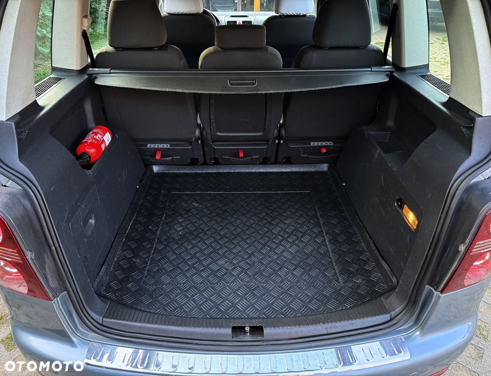 Volkswagen Touran 1.9 TDI Conceptline - 27
