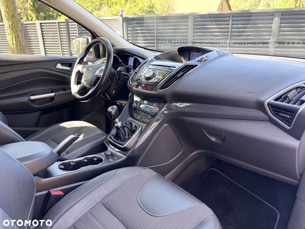 Ford Kuga 2.0 TDCi 4x4 Titanium - 37