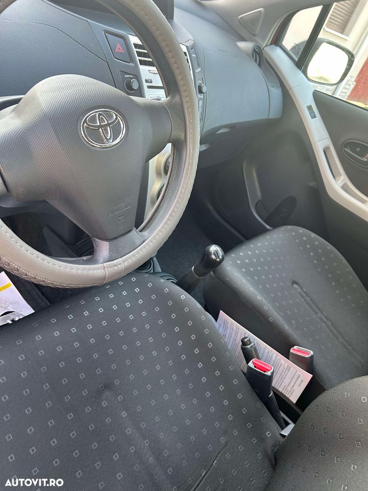 Toyota Yaris 1.3 Sol - 3