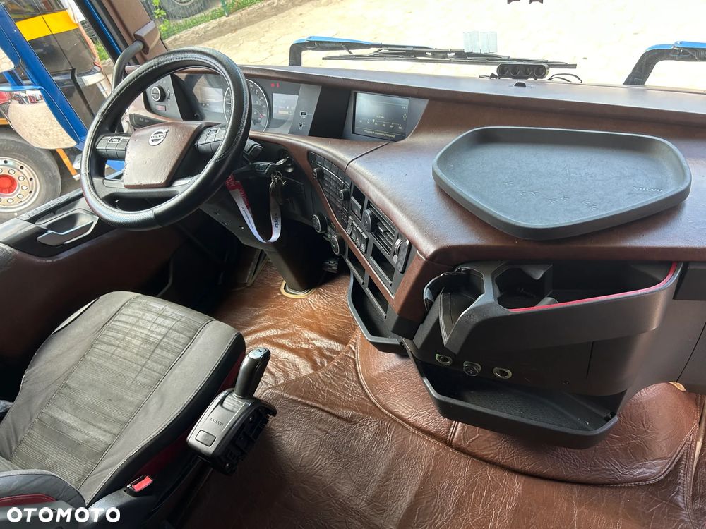 Volvo FH 500 AUTOMAT / HALOGENY ORUROWANIE / FULL SPOJLERY / LED / EURO 6 / TACHOGRAF NOWEJ GENERACJI / PRZÓD NOWE OPONY DUNLOP / 2015 ROK !! - 40