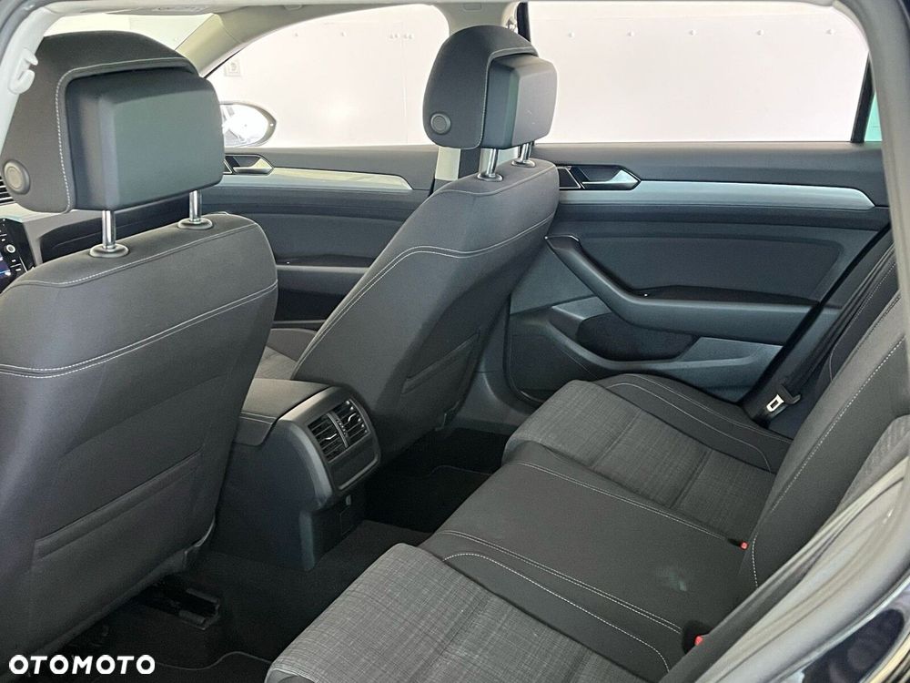 Volkswagen Passat Variant 2.0 TSI Business DSG - 36