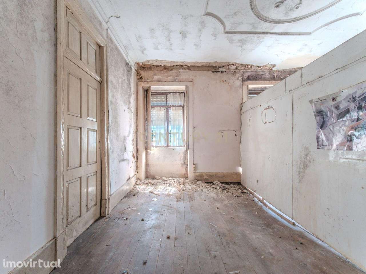 Moradia tipo ilha com 4 casas arrendadas | Para reabilitação | 332 m² - Grande imagem: 4/32