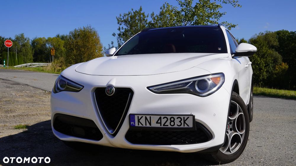 Alfa Romeo Stelvio - 1