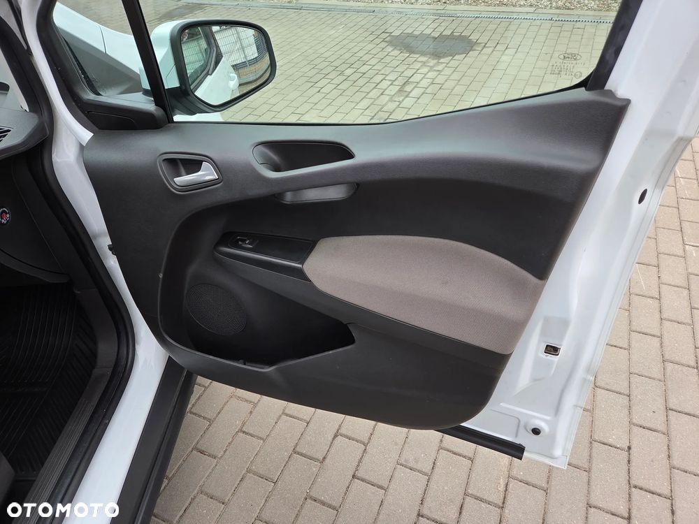 Ford Transit Courier - 24