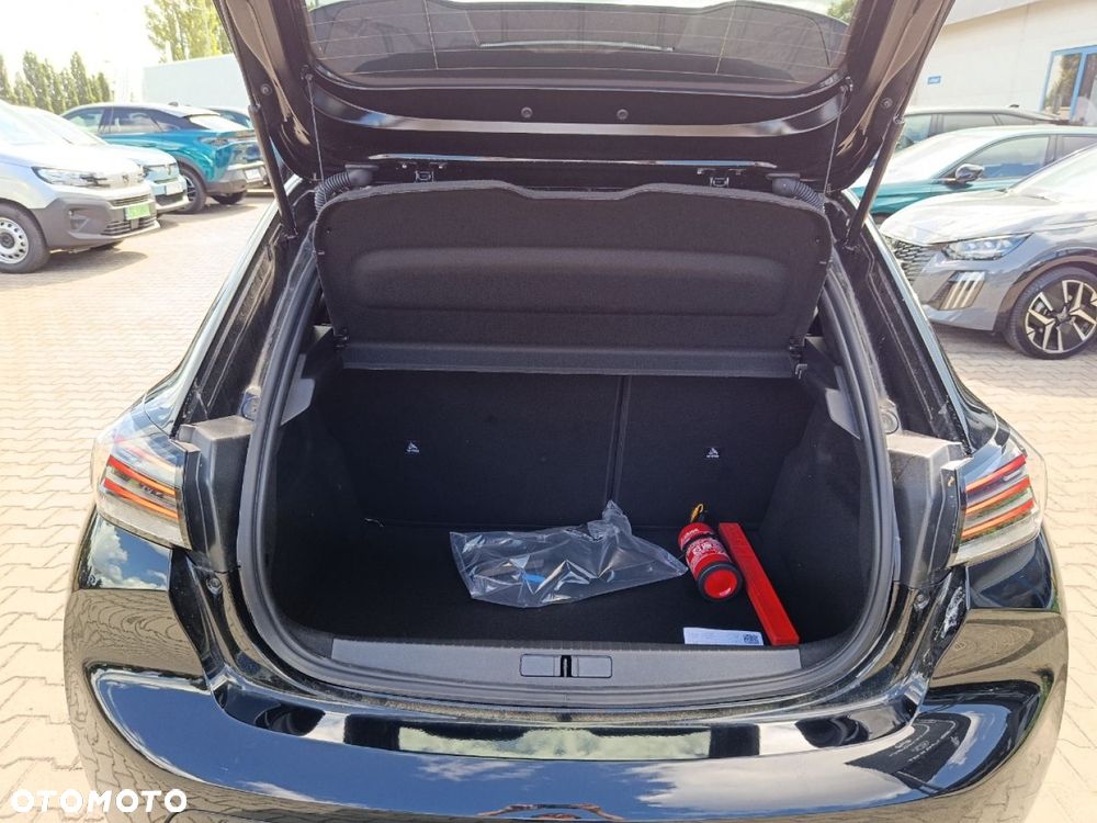 Peugeot 208 - 12
