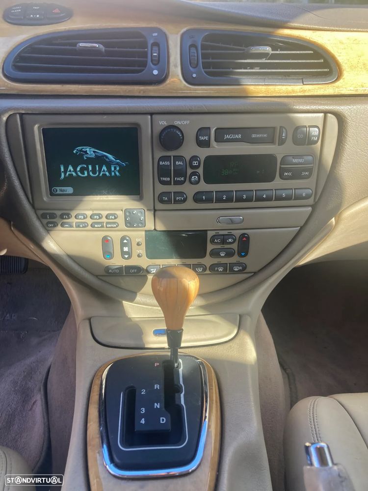 Jaguar S-Type 4.0 V8 - 7