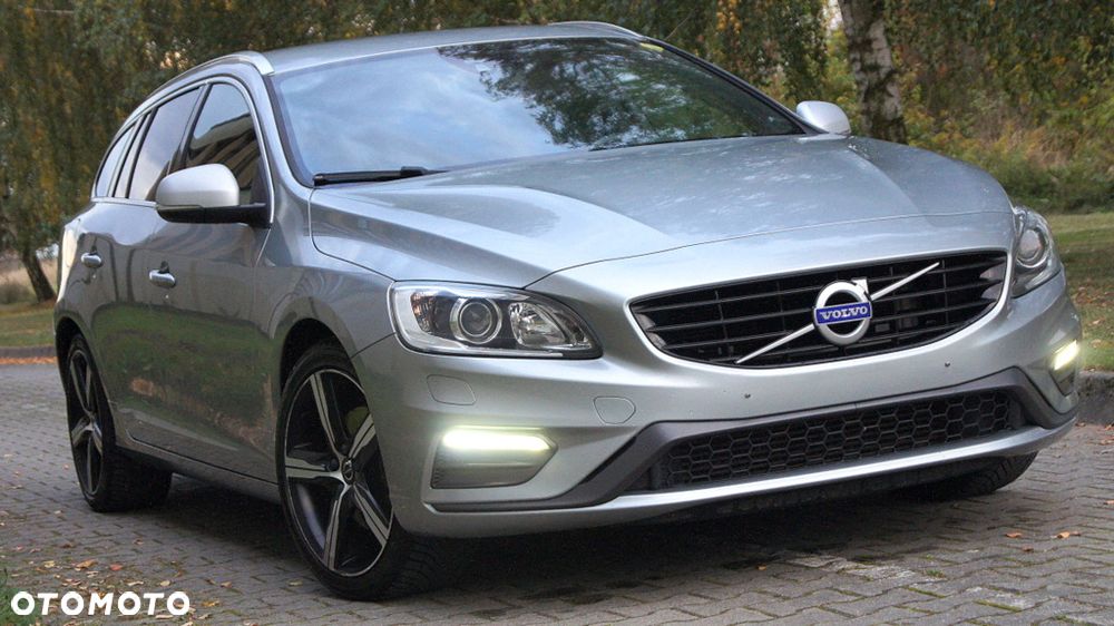 Volvo V60 D3 R-Design - 1