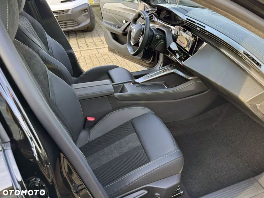 Peugeot 308 - 8