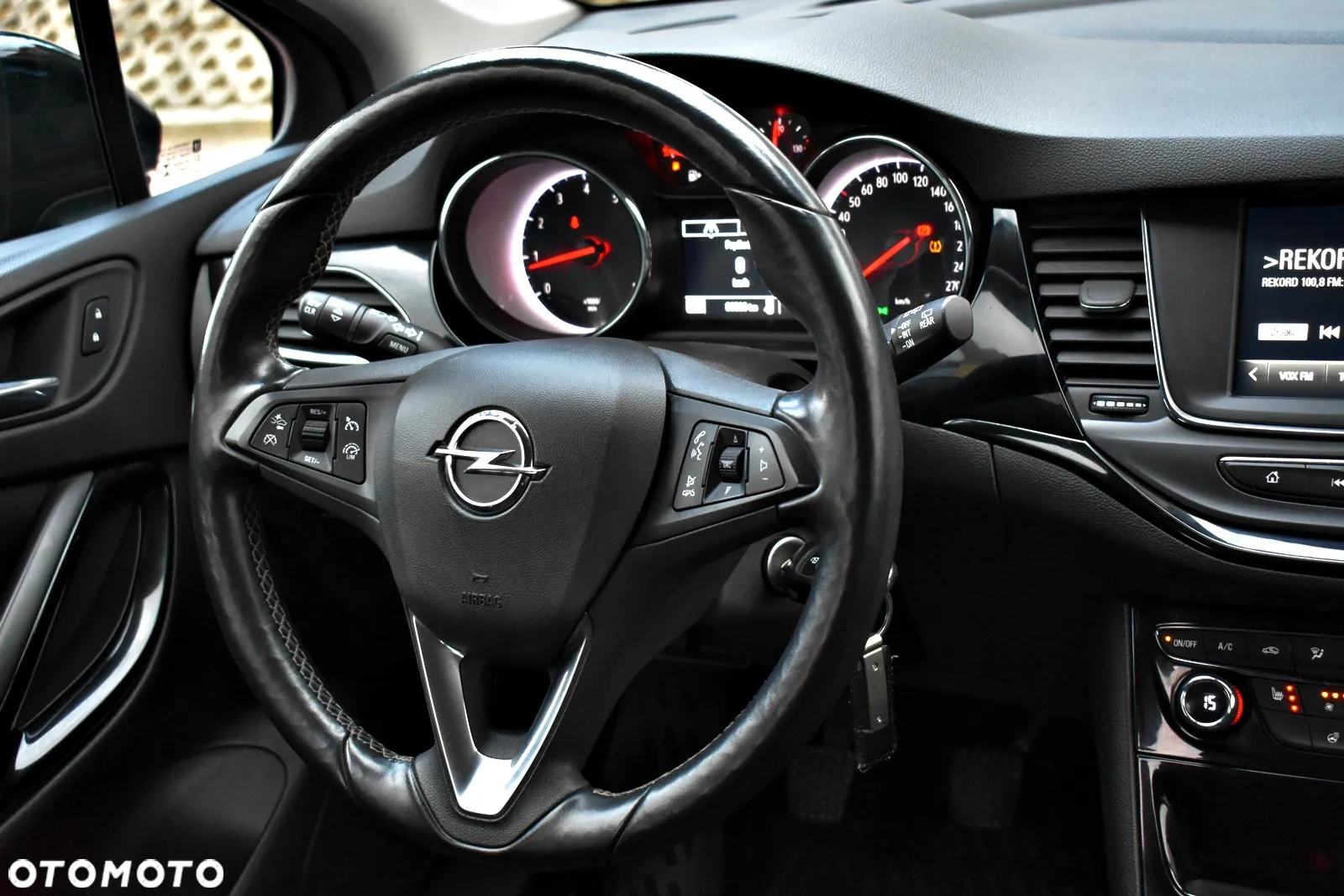 Opel Astra V 1.4 T Enjoy - 21