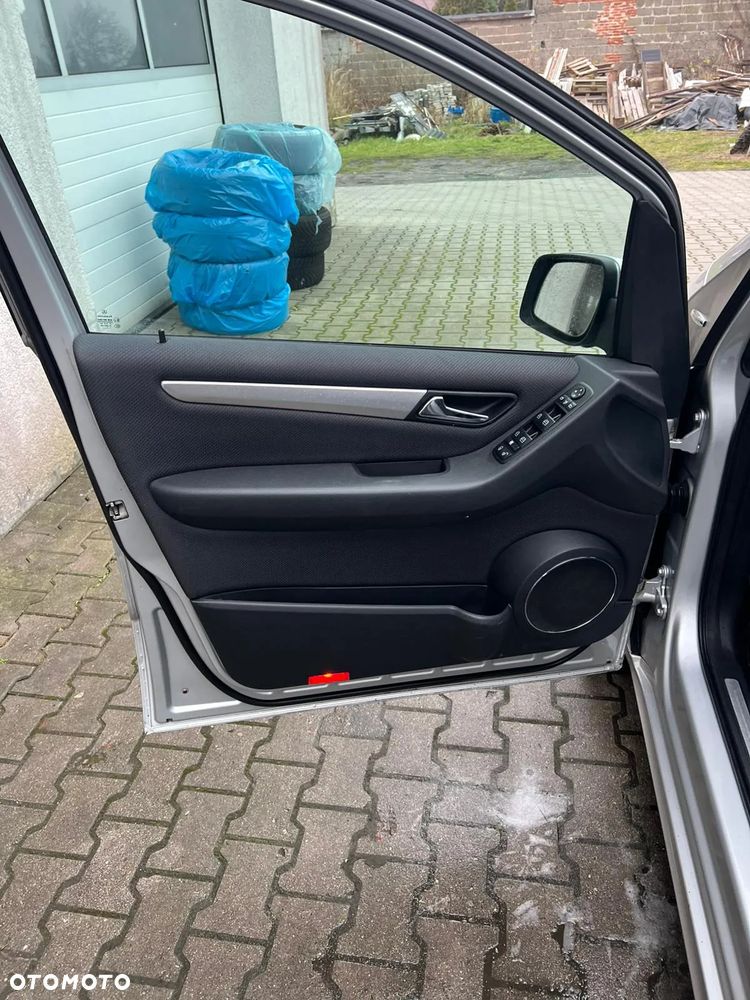 Mercedes-Benz Klasa A 200 CDI Autotronic Avantgarde - 13