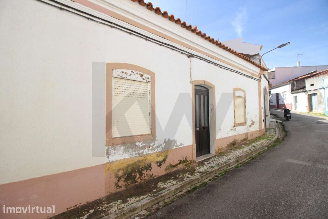 CASA TIPICA PARA RECUPERAR, VILA DE ESTÔMBAR - Grande imagem: 2/25