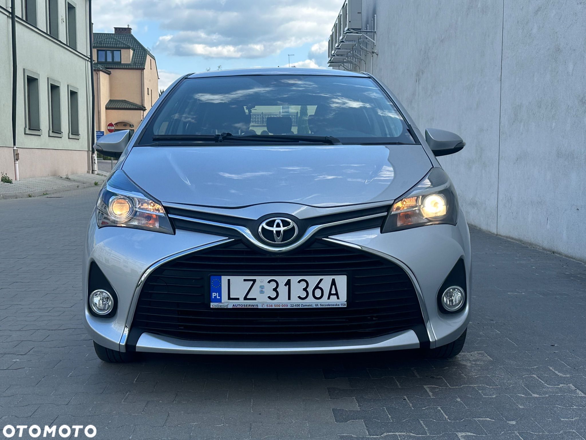 Toyota Yaris 1.0 Premium - 1