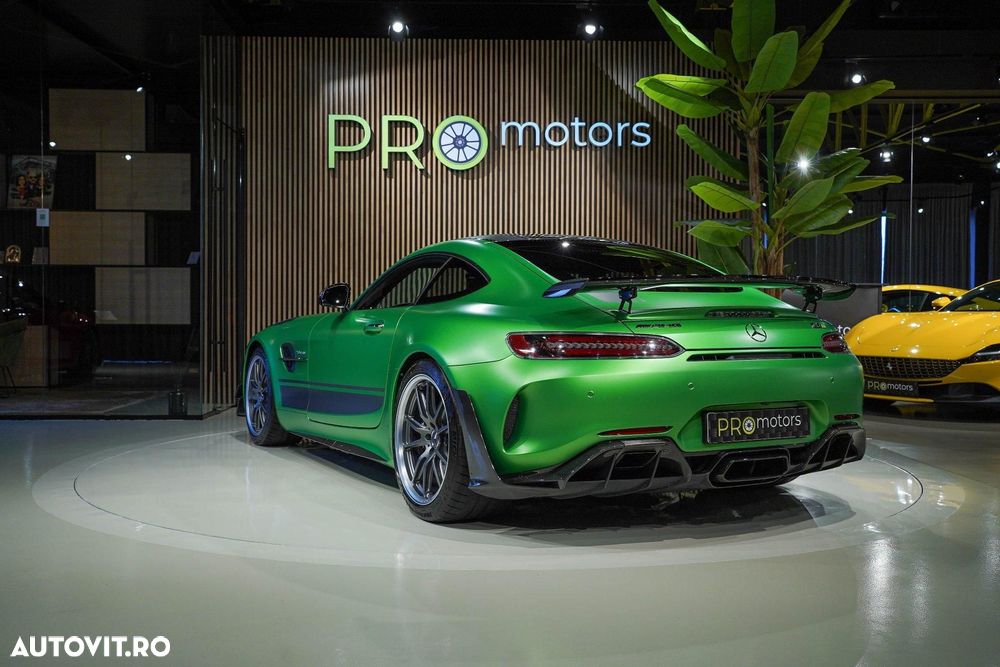 Mercedes-Benz AMG GT R - 12