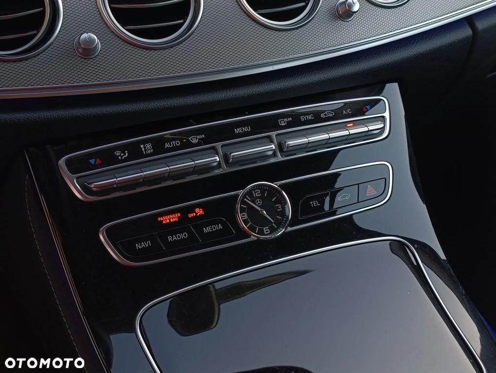 Mercedes-Benz Klasa E 200 9G-TRONIC AMG Line - 22