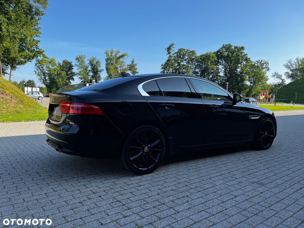 Jaguar XE 25t Prestige - 22
