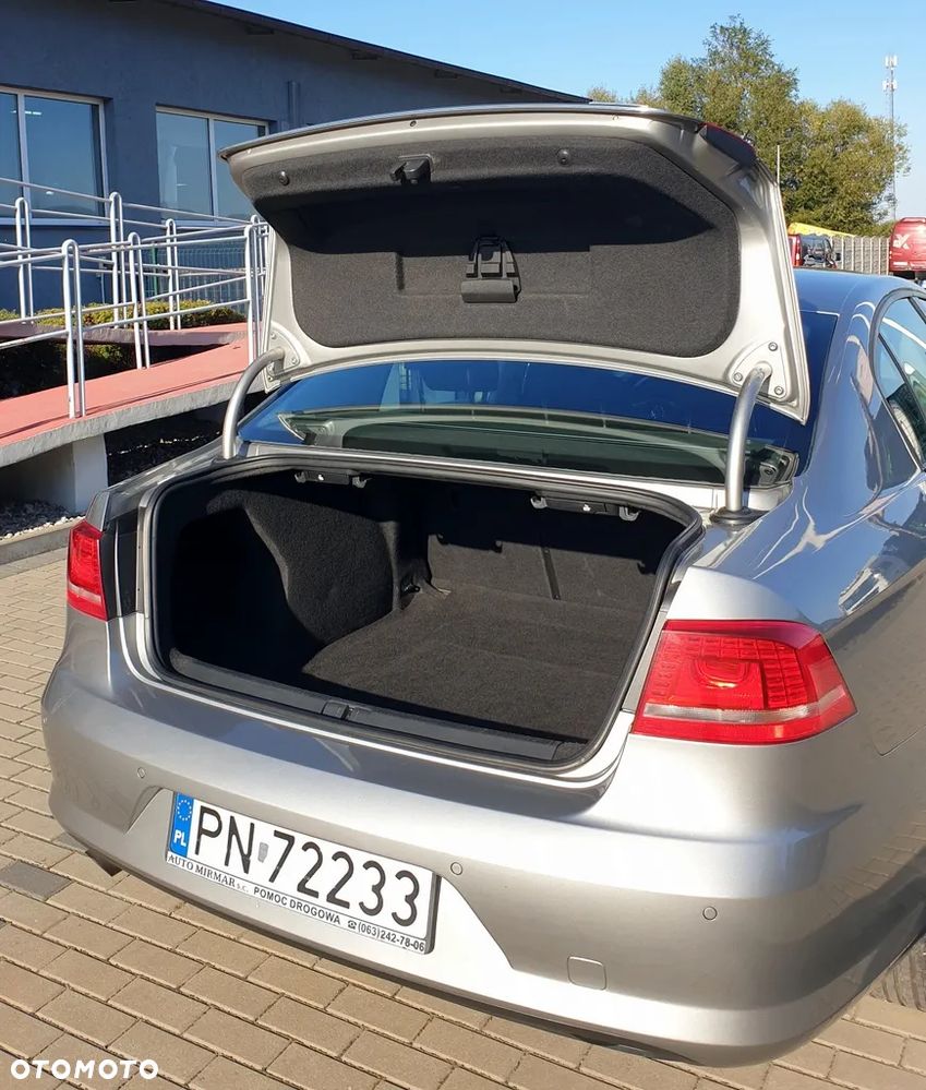 Volkswagen Passat - 11