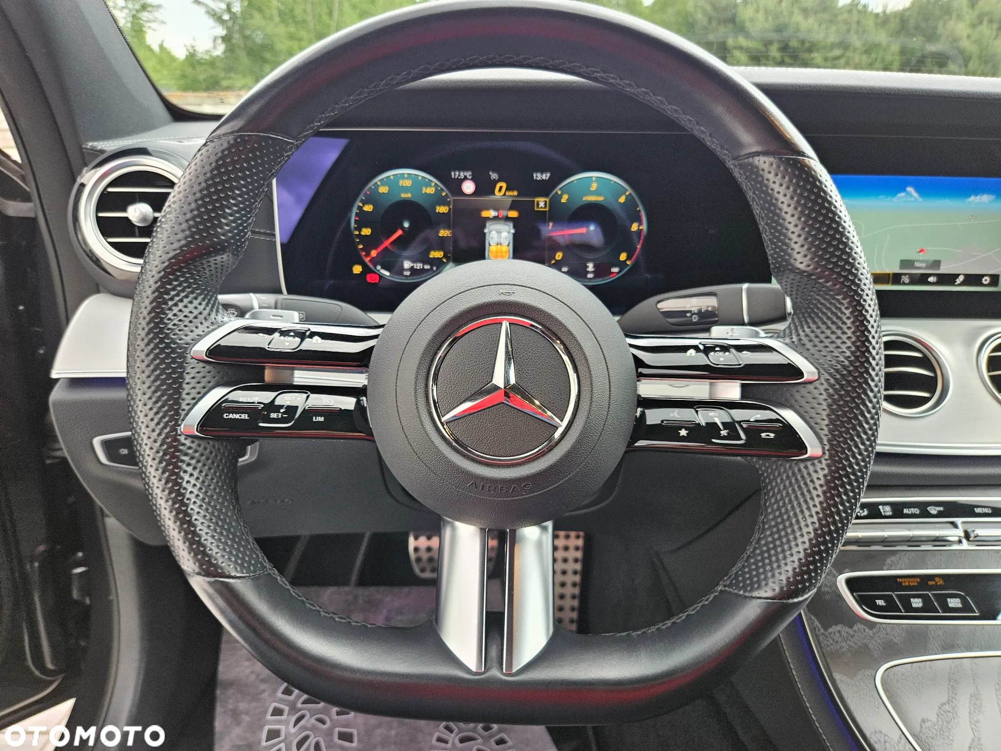 Mercedes-Benz Klasa E 220 d 4-Matic 9G-TRONIC - 25