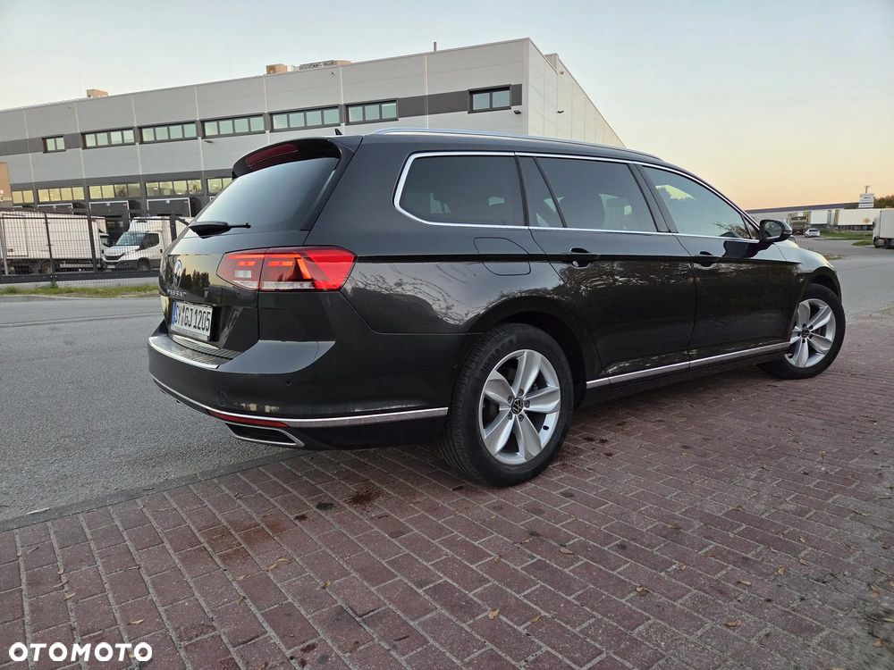 Volkswagen Passat - 4