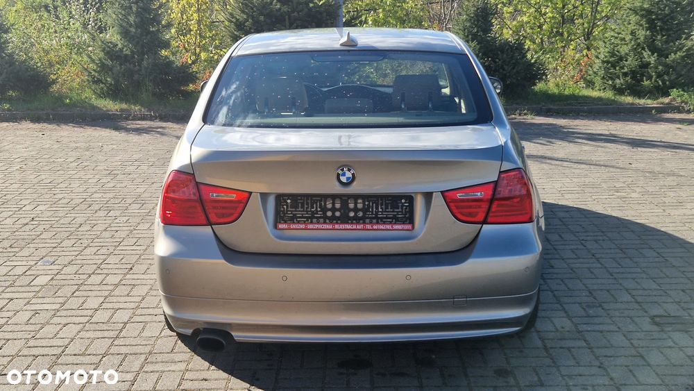 BMW Seria 3 320i - 5