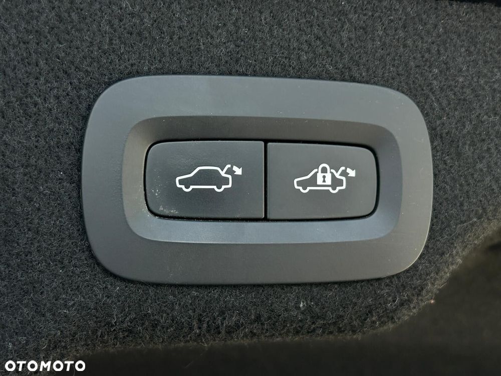 Volvo S90 D4 Momentum - 11