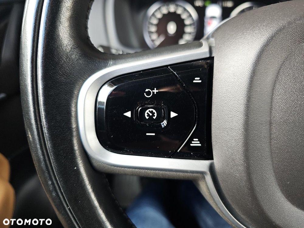 Volvo XC 90 - 23