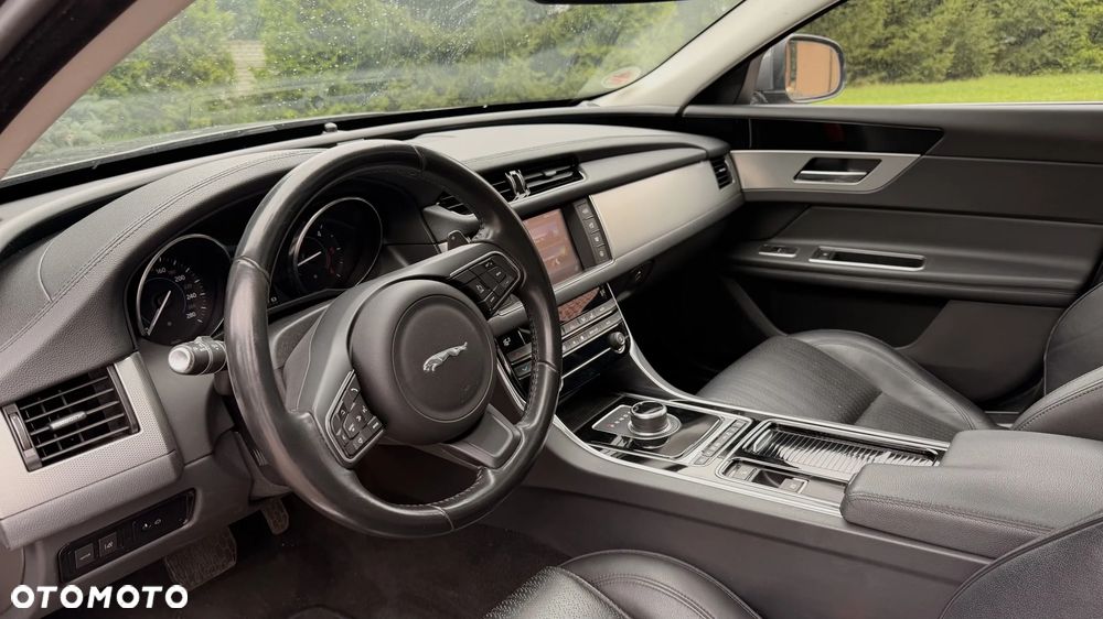 Jaguar XF 20d Prestige - 5