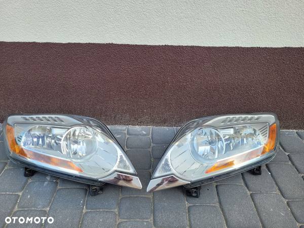 Ford Kuga mk1 lampa przód prawa lewa zwykla