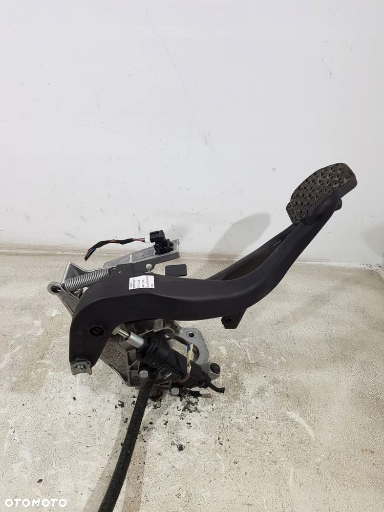 PEDAŁ SPRZĘGŁA HAMULCA 6778977 BMW E87 E90 E91 LCI EUR 2.0B - 5