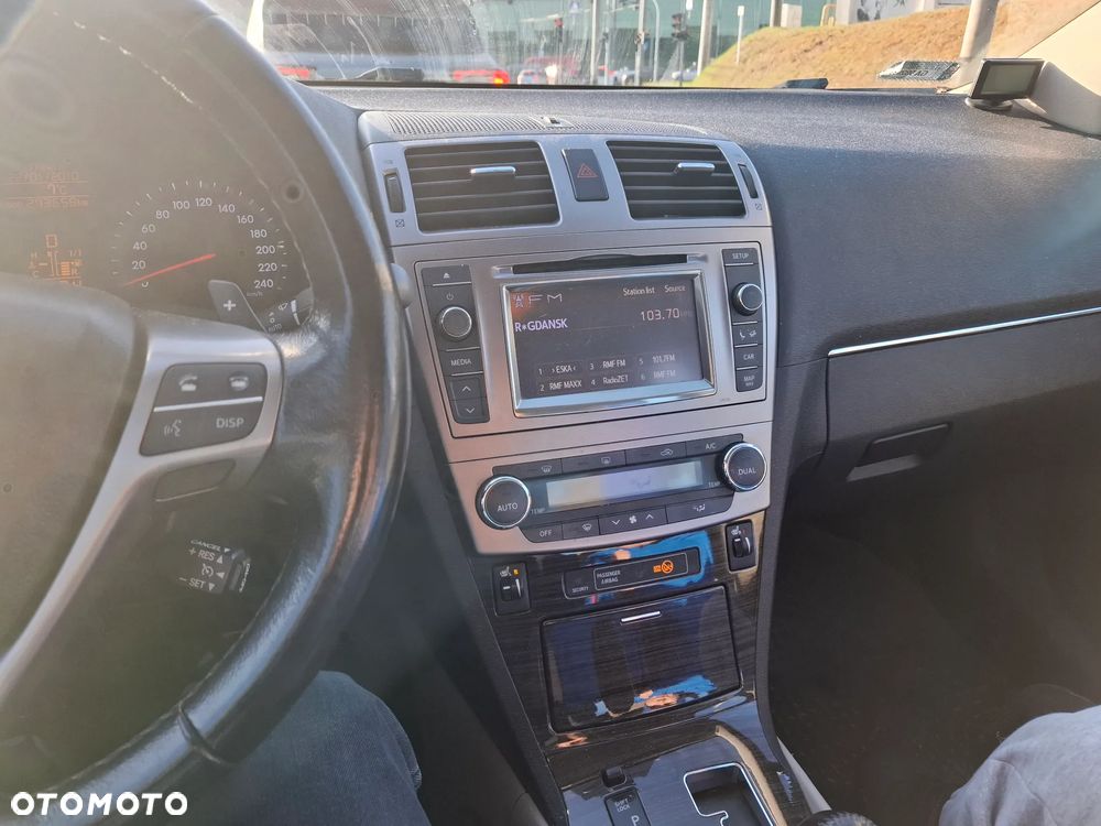 Toyota Avensis 1.8 Premium MS - 6